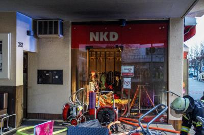 Stuttgart: Brand in Bekleidungsgeschaeft mit 100.000 Euro Schaden